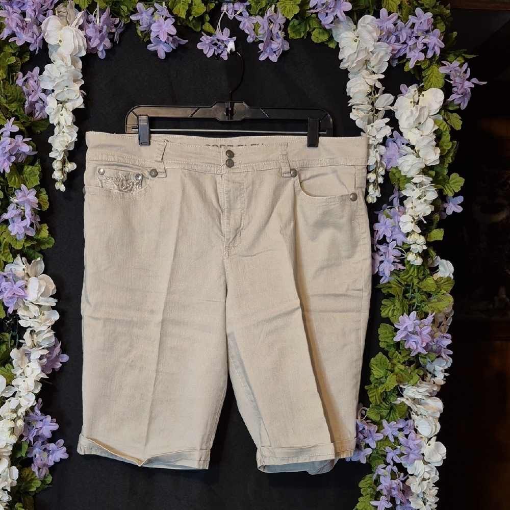 Code Bleu Beige Casual Shorts